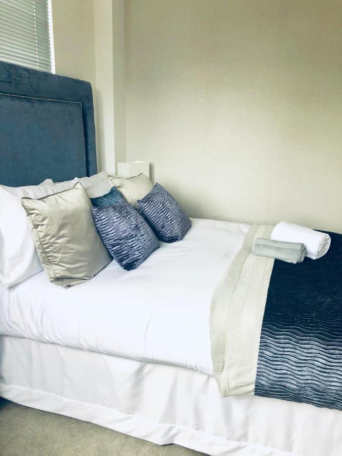 Snapos Luxury Serviced Apartment - Meridian House เบดฟอร์ด ภายนอก รูปภาพ