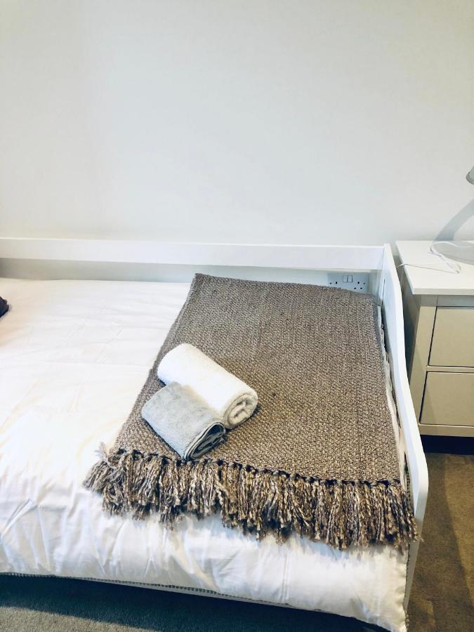 Snapos Luxury Serviced Apartment - Meridian House เบดฟอร์ด ภายนอก รูปภาพ