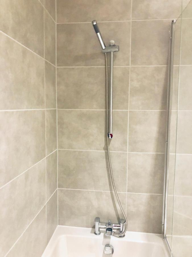 Snapos Luxury Serviced Apartment - Meridian House เบดฟอร์ด ภายนอก รูปภาพ