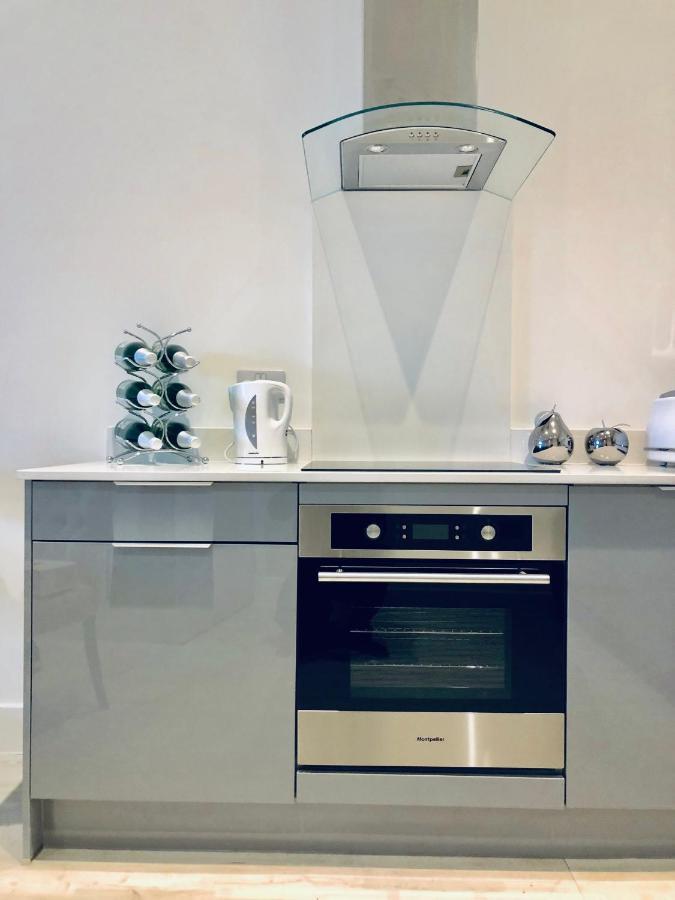 Snapos Luxury Serviced Apartment - Meridian House เบดฟอร์ด ภายนอก รูปภาพ
