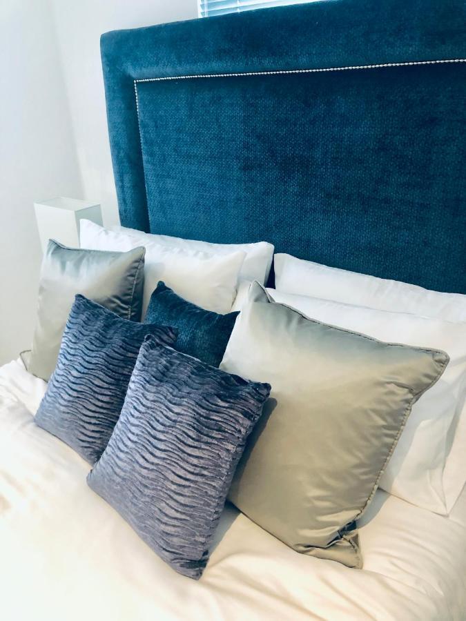 Snapos Luxury Serviced Apartment - Meridian House เบดฟอร์ด ภายนอก รูปภาพ