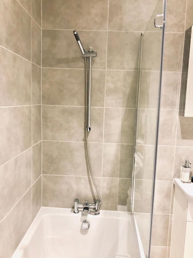 Snapos Luxury Serviced Apartment - Meridian House เบดฟอร์ด ภายนอก รูปภาพ