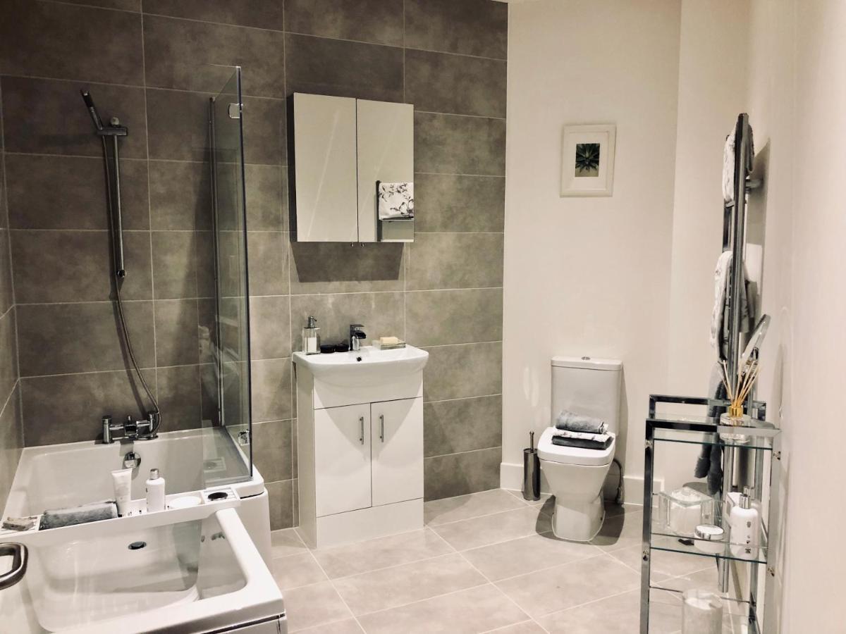 Snapos Luxury Serviced Apartment - Meridian House เบดฟอร์ด ภายนอก รูปภาพ