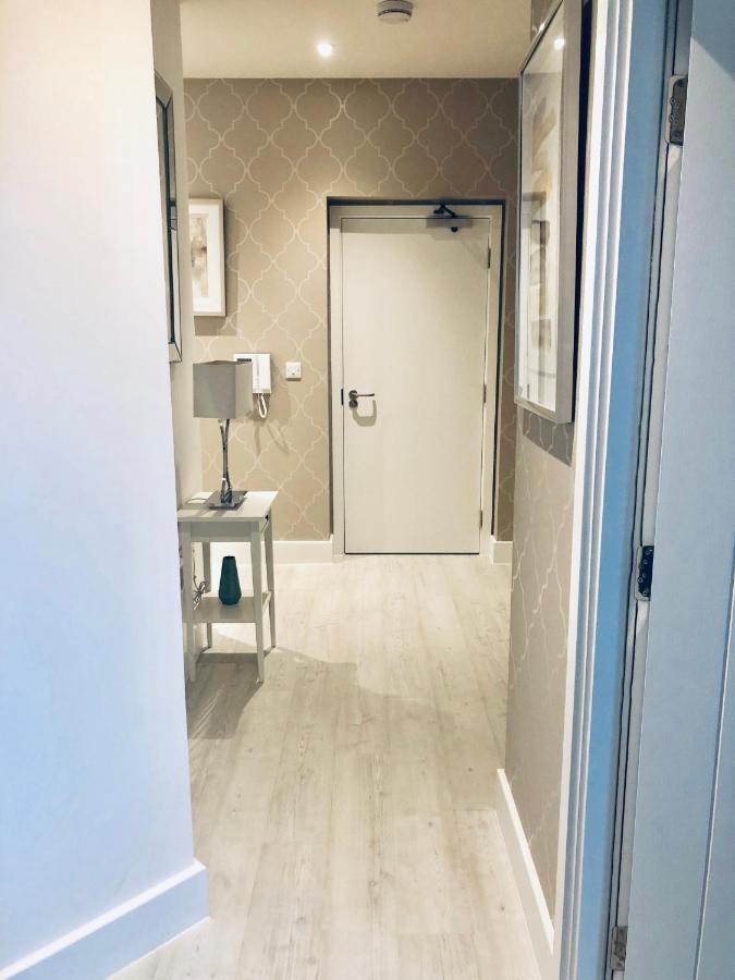 Snapos Luxury Serviced Apartment - Meridian House เบดฟอร์ด ภายนอก รูปภาพ