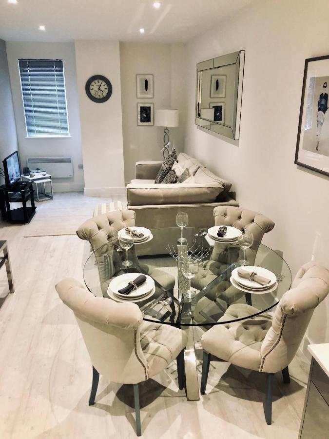 Snapos Luxury Serviced Apartment - Meridian House เบดฟอร์ด ภายนอก รูปภาพ
