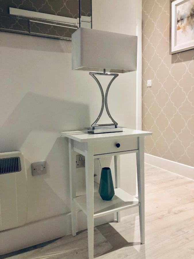 Snapos Luxury Serviced Apartment - Meridian House เบดฟอร์ด ภายนอก รูปภาพ