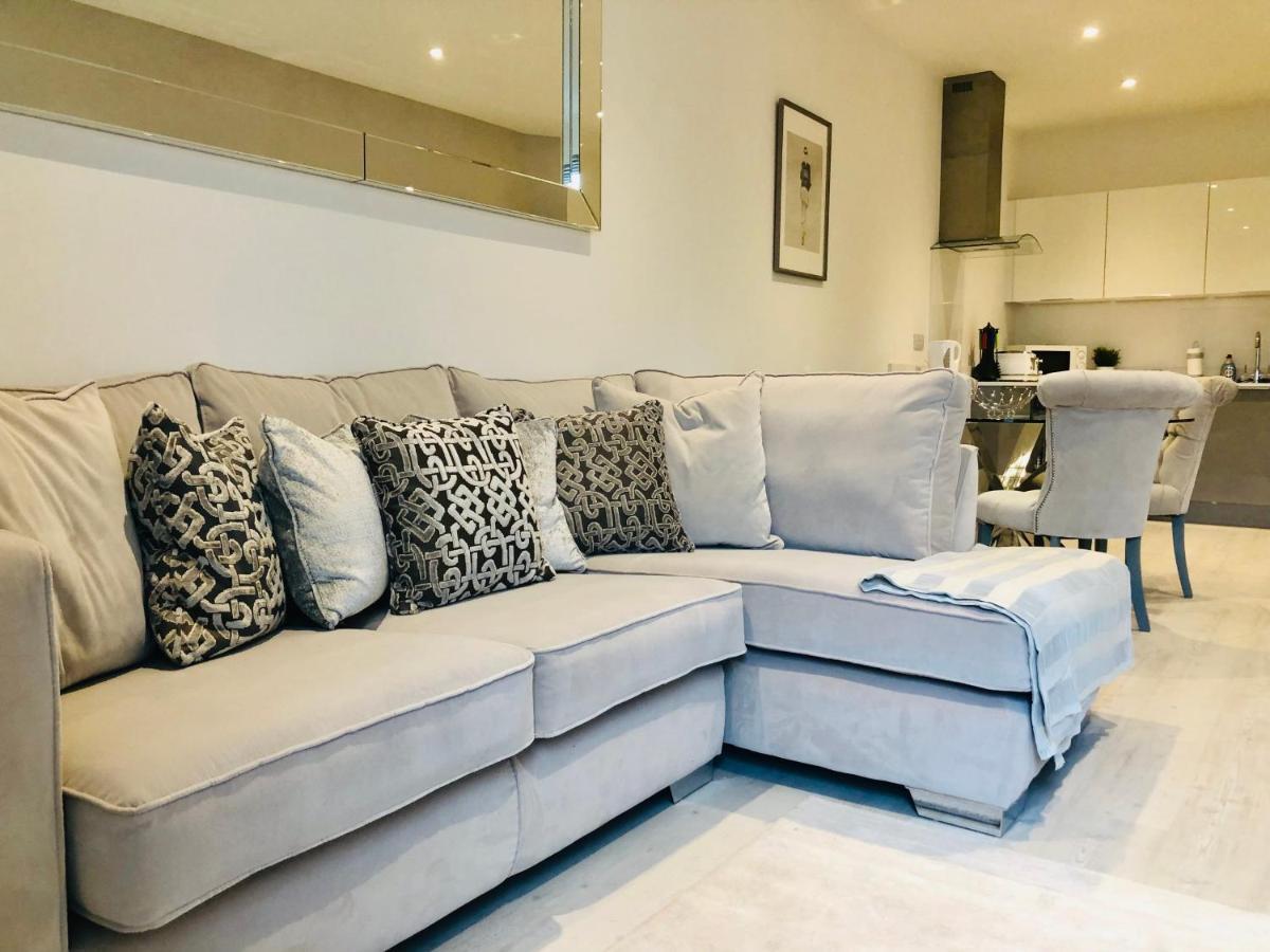 Snapos Luxury Serviced Apartment - Meridian House เบดฟอร์ด ภายนอก รูปภาพ