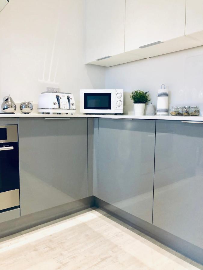 Snapos Luxury Serviced Apartment - Meridian House เบดฟอร์ด ภายนอก รูปภาพ