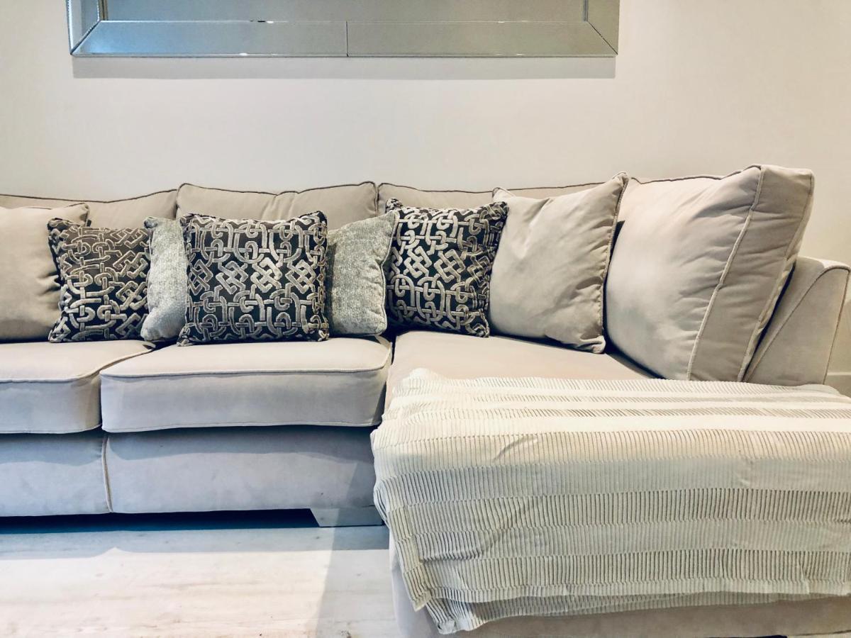 Snapos Luxury Serviced Apartment - Meridian House เบดฟอร์ด ภายนอก รูปภาพ