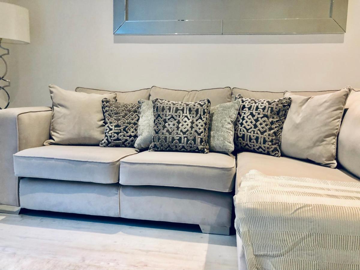 Snapos Luxury Serviced Apartment - Meridian House เบดฟอร์ด ภายนอก รูปภาพ