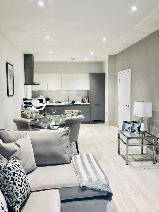 Snapos Luxury Serviced Apartment - Meridian House เบดฟอร์ด ภายนอก รูปภาพ