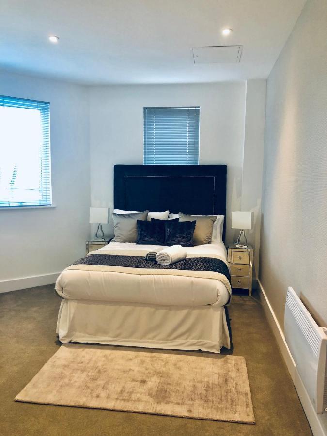 Snapos Luxury Serviced Apartment - Meridian House เบดฟอร์ด ภายนอก รูปภาพ