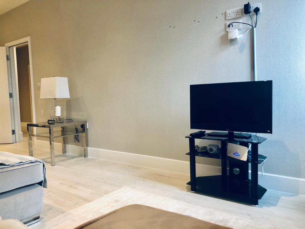 Snapos Luxury Serviced Apartment - Meridian House เบดฟอร์ด ภายนอก รูปภาพ