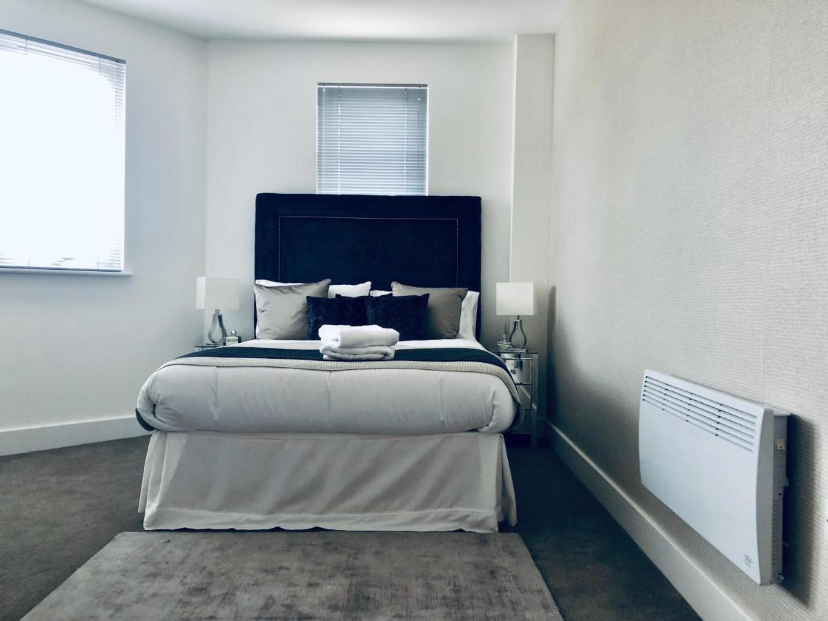 Snapos Luxury Serviced Apartment - Meridian House เบดฟอร์ด ภายนอก รูปภาพ