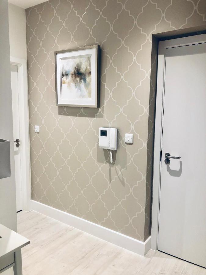 Snapos Luxury Serviced Apartment - Meridian House เบดฟอร์ด ภายนอก รูปภาพ
